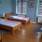 Möbelierte 2 Zim. WE 2-5 Schlafplätze 43m², m. Garten u. Parkpl. Zentr. Bus vor der Tür