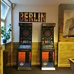 Möbelierte 2 Zim. WE 2-5 Schlafplätze 43m², m. Garten u. Parkpl. Zentr. Bus vor der Tür
