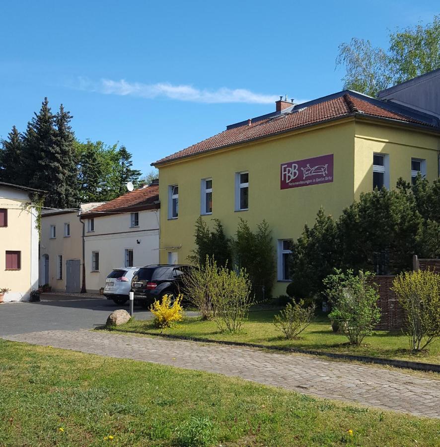 Möbelierte 2 Zim. We 2-5 Schlafplätze 43m², M. Garten U. Parkpl. Zentr. Bus Vor Der Tür * Berlin